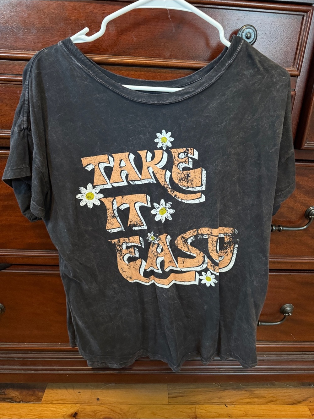 Women’s Black 'Take It Easy' Daisy Graphic Tee
